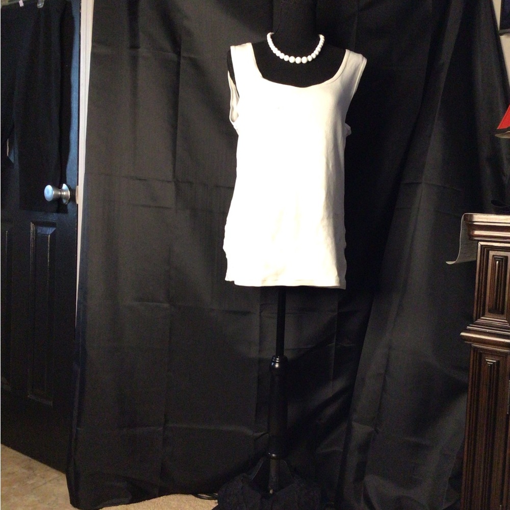 #912.  Faded Glory White Ribbed Top